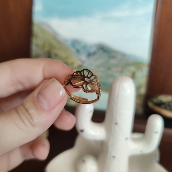 Floral ring - Picture 3 of 3
